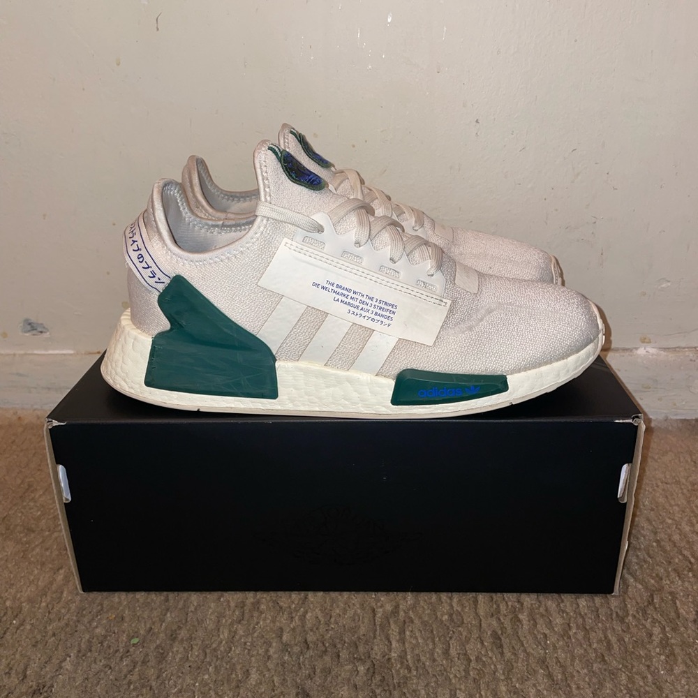 Adidas NMD_R1 V2